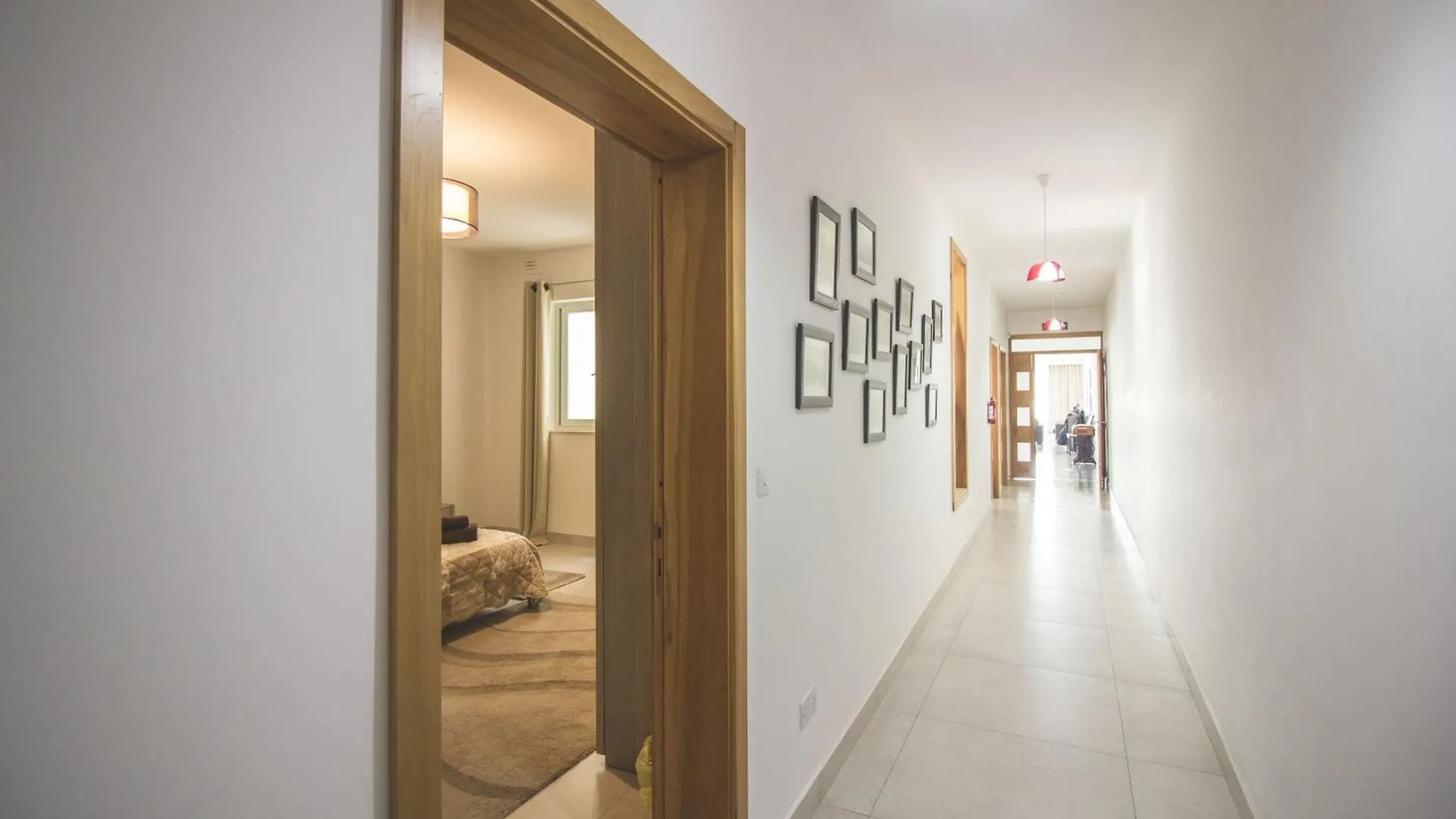 The Strand Luxurious Seafront Apartment Sliema