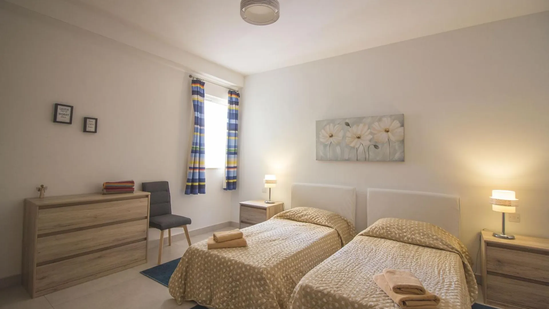 The Strand Luxurious Seafront Apartment Sliema