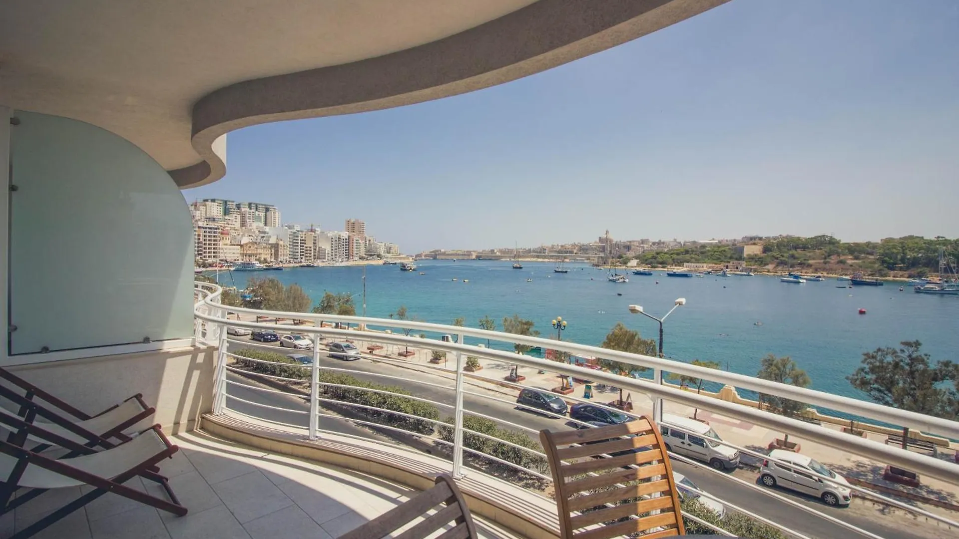 The Strand Luxurious Seafront Apartment Sliema
