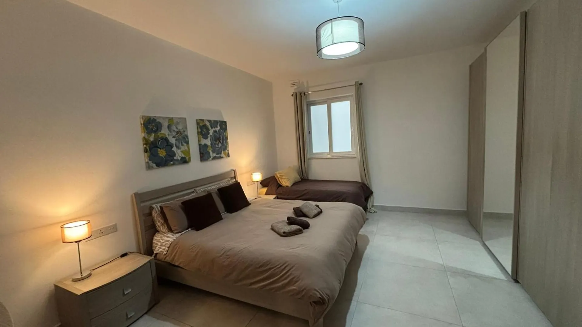 The Strand Luxurious Seafront Apartment Sliema