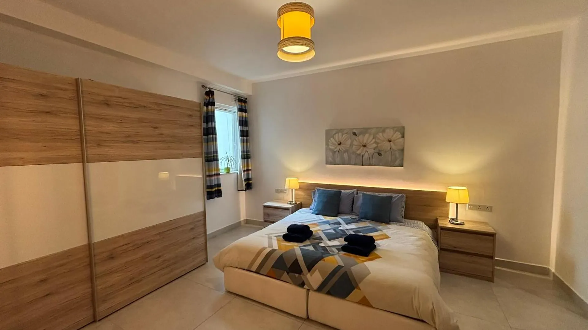 The Strand Luxurious Seafront Apartment Sliema