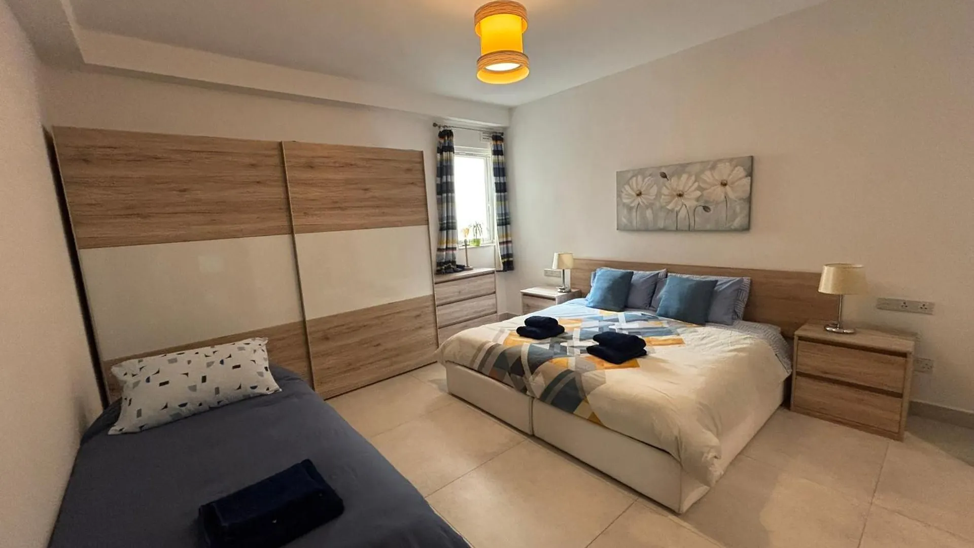 The Strand Luxurious Seafront Apartment Sliema