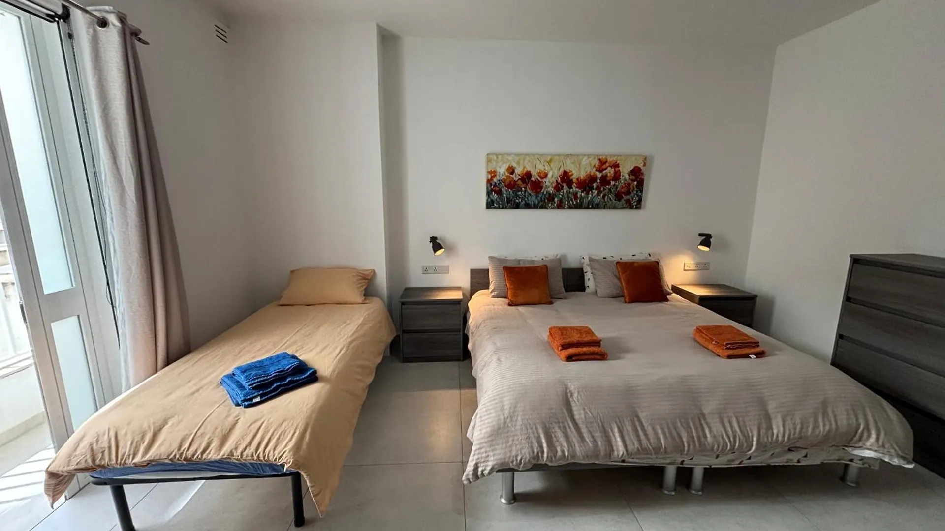 The Strand Luxurious Seafront Apartment Sliema